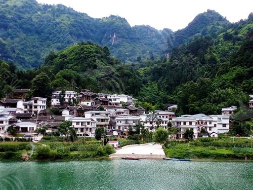 四合院別墅樓頂造型1050/880采光琉璃瓦 防水耐用塑料防腐瓦 貴陽(yáng)仿古一體瓦樹脂瓦廠家直銷